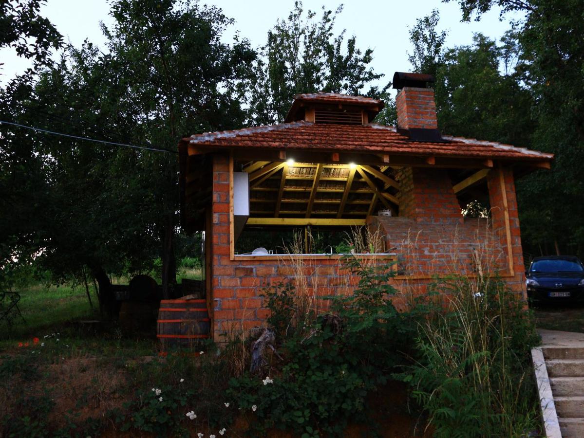 Bungalovi Api-Centar Gornji Milanovac Ngoại thất bức ảnh